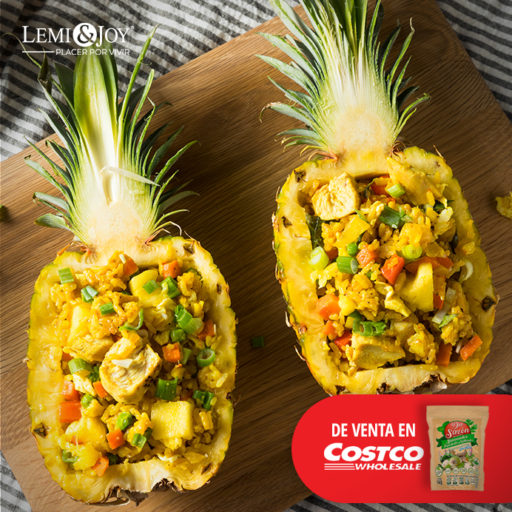 Piña rellena con pollo