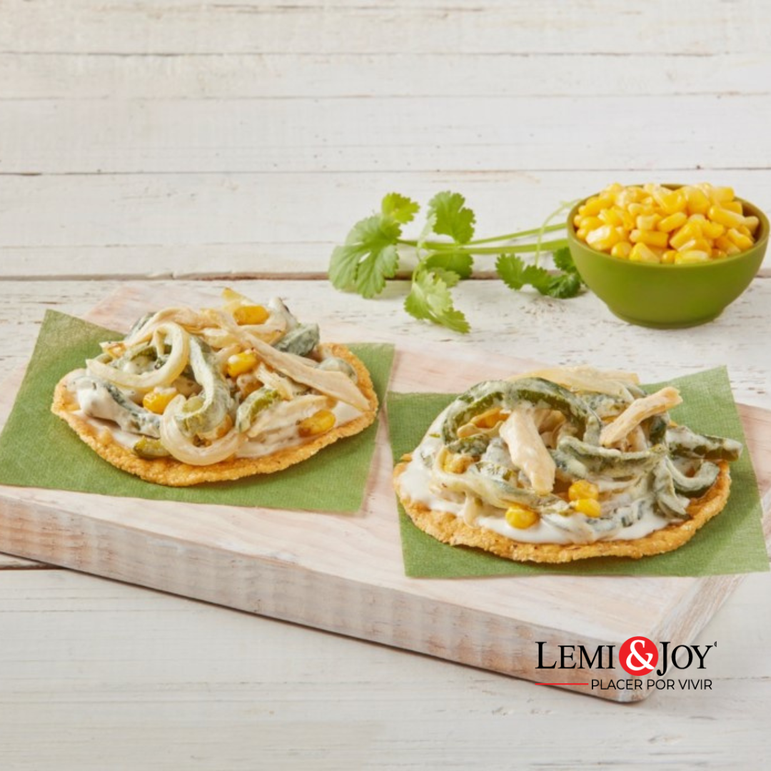 tostadas-de-rajas-con-pollo-lemi-joy